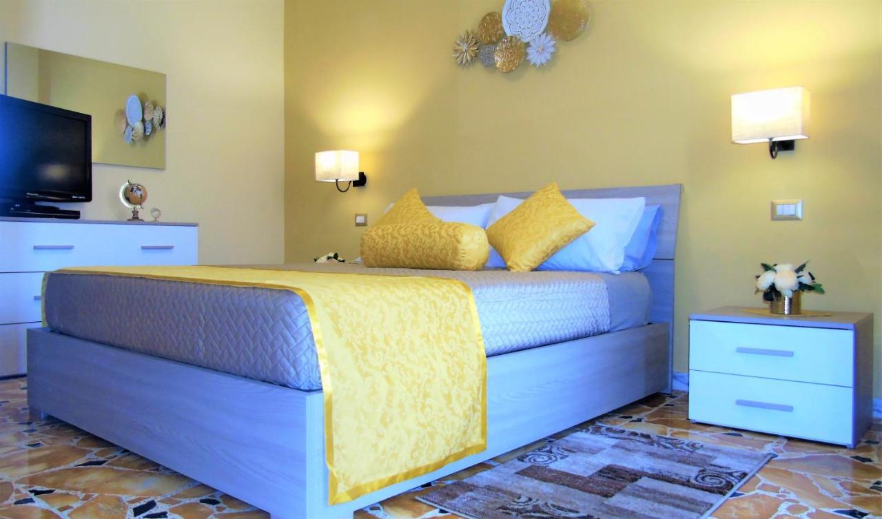 Casa Le Maioliche Lägenhet Giardini Naxos Exteriör bild